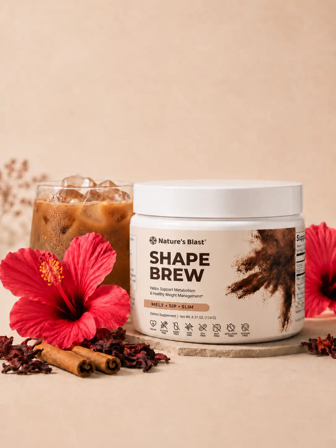 Nature’s Blast Shape Brew mit Getränk und Blumen